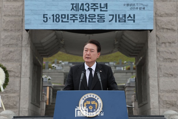 [알앤써치] 윤석열 대통령 국정지지율, 긍정 44.7%..전주 대비 3.2% 상승