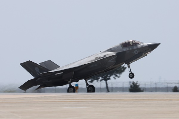 ̷ϴ غ F-35B ڽ 