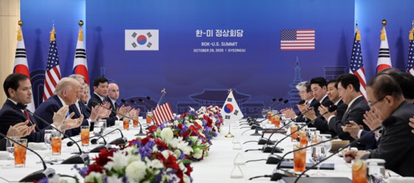 Æ®·³ÇÁ ´ëÅë·É, ¡®Çѱ¹°ú ¹«¿ªÇÕÀÇ Å¸°á¡°