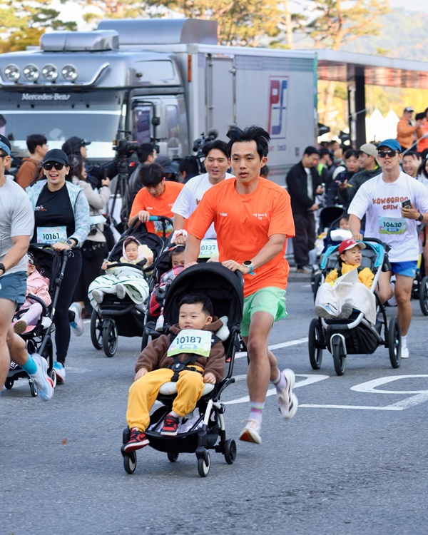 '¼¿ï À¯¾ÆÂ÷ ·±' 5000°¡±¸ ÃÑ 2¸¸ 3õ¸í Âü¿©