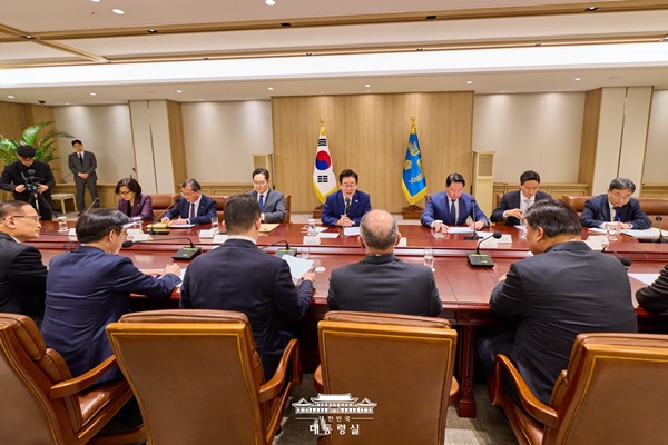 ÇÑ¹Ì °ü¼¼Çù»ó ÈÄ¼Ó ¹Î°ü ÇÕµ¿È¸ÀÇ