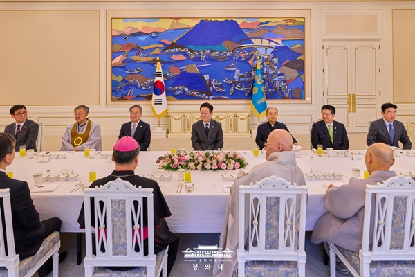 �� �����,�����ε��� ���� ȭ���ϰ� ������ �� �ְ� �����谡 ū ������ ' ���