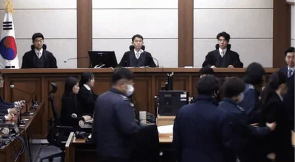 ¹ý¿ø, ±è°ÇÈñ ¿©»ç ¡¿ª 1³â 8°³¿ù ¼±°í