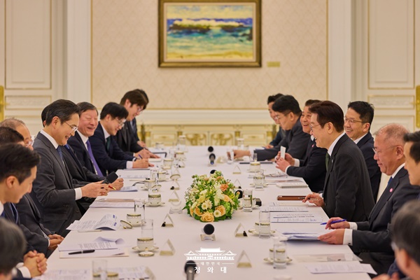 �����, ����� Į���ϰ� ����Ѽ� 12�� ���� ���� �䱸