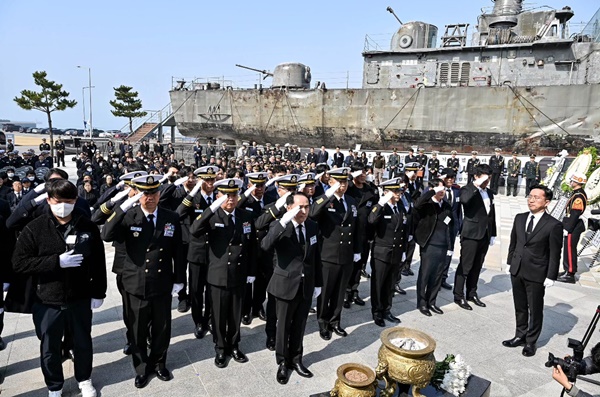 Ç챺, 'Á¦16ÁÖ±â õ¾ÈÇÔ 46¿ë»ç Ã߸ð½Ä' °ÅÇà