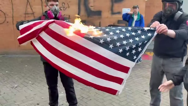 Ʈ����.���̽��������ڵ��� �̱� ���� ���¿��� �г�