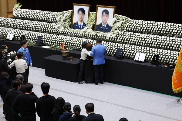 '¿Ïµµ ÈÀç ¼øÁ÷' ¼Ò¹æ°üµé ´«¹°ÀÇ ¿µ°á½Ä