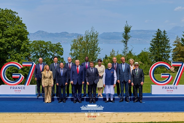 G7 Á¤»óȸÀÇ °ø½Äȯ¿µ½Ä ¹× ±â³äÃÔ¿µ